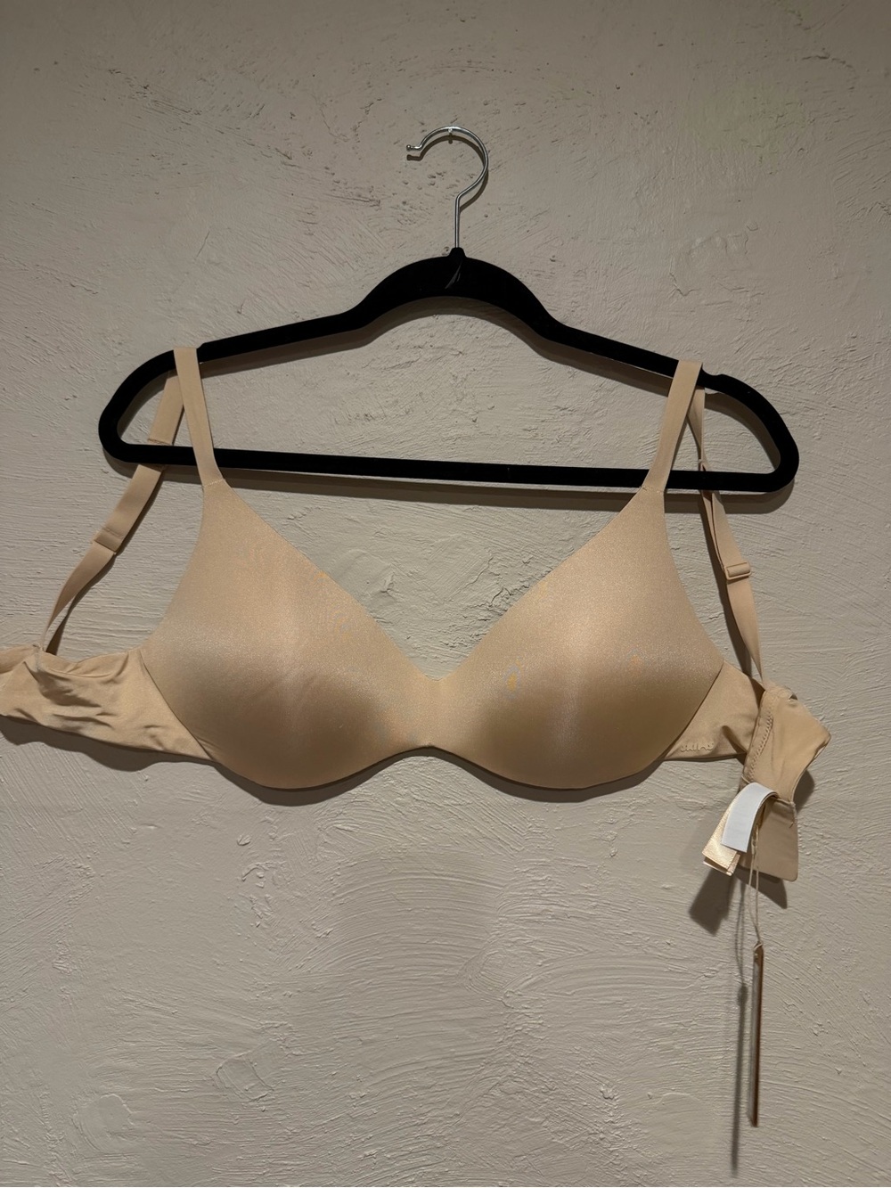 SKIMS Wireless Form Push-Up Plunge Bra
